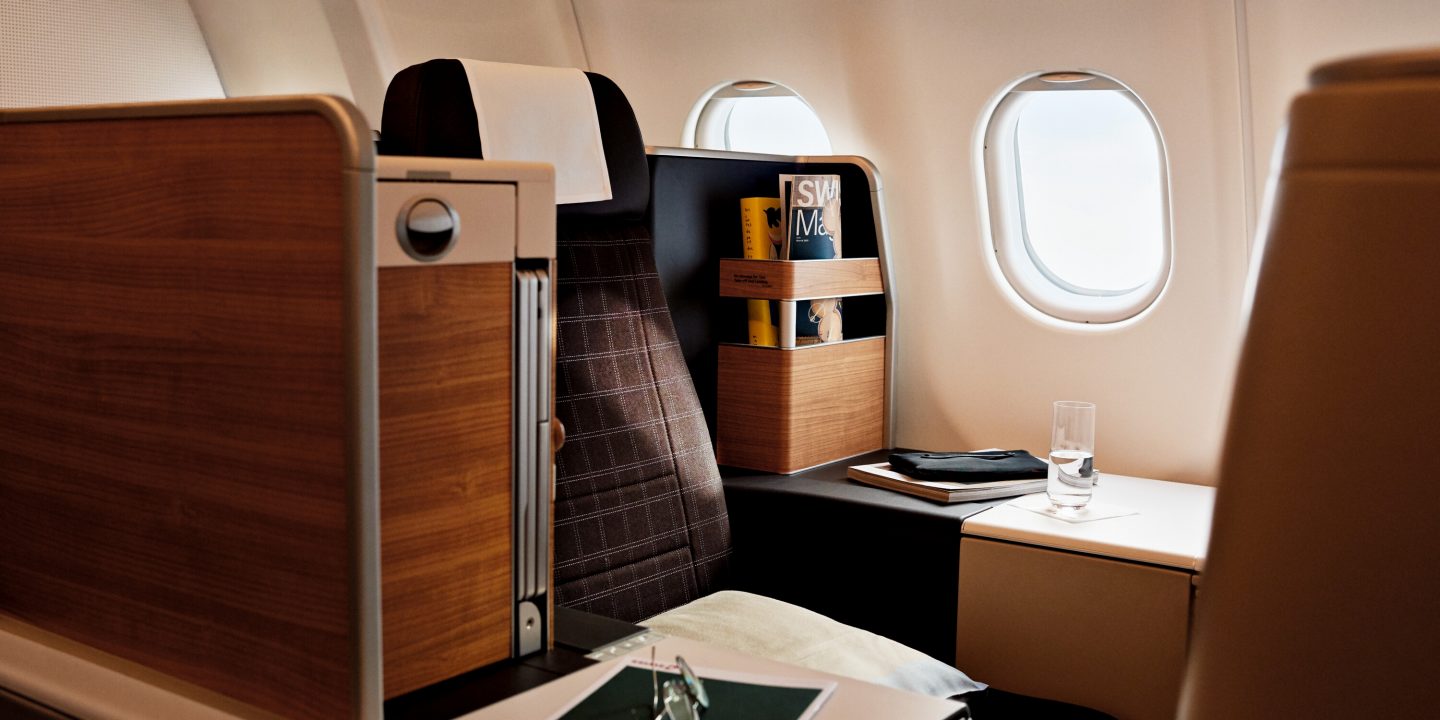 LX, Airbus 340, business class // Business Klasse // classe Business