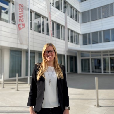 Katrin Gutzwiler in front of the SWISS headquarters in Kloten.