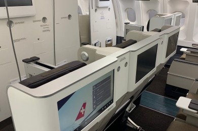 Die Erneuerungsarbeiten sind abgeschlossen. Alle neuen 21 Sitze der Premium Economy sind eingebaut.