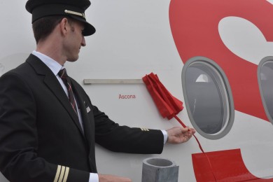 swiss pilot unveils the name of a SWISS Airbus.