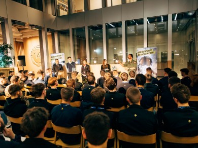 Während der Podiumsdiskussion hatten die Teilnehmenden die Möglichkeit, den erfahrenen Piloten Fragen zu stellen.