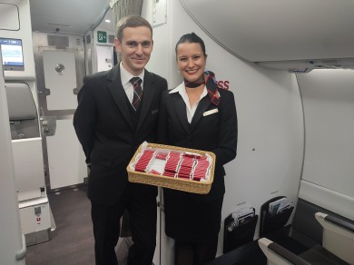 Die charmante Cabin Crew. 