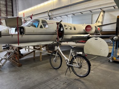 Eine alte Cessna steht den Lernenden ebenfalls zur Verfügung, um mehr Erfahrung zu sammeln.