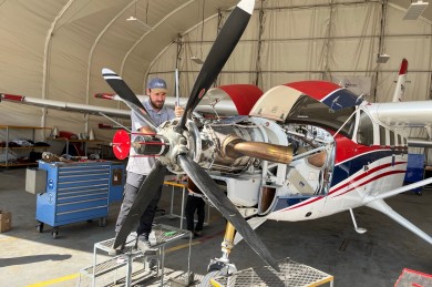 Nico Hess working on an airplane