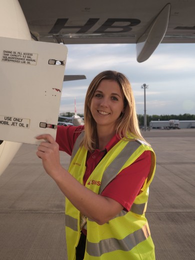 Lara Schaub will soon celebrate her 15th anniversary at SWISS. She is pleased to see that more and more women are becoming enthusiastic about the profession of Aircraft Engineer.