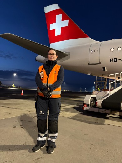 Loading Supervisor Louise Dahlström and her team take care of the passengers' luggage.