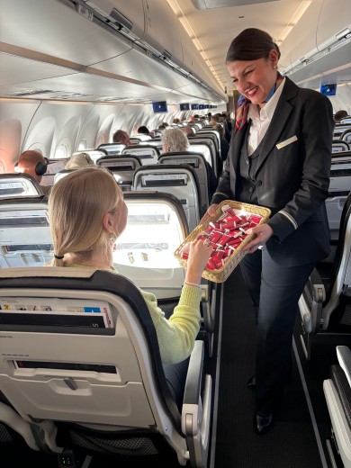 The SWISS chocolates are a must at the end of the flight – Maître de Cabine Maria Porto Estevez hands them out personally.