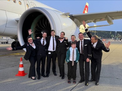 The SWISS crew who made Vincent's wish come true.