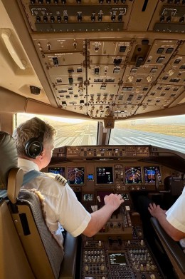 Hans und Lorenz im Cockpit.jpg