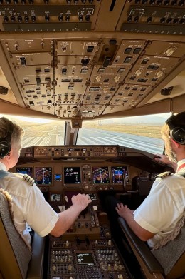 Hans und Lorenz im Cockpit.jpg