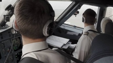 Two SWISS pilots in the cockpit from Zurich to Nice