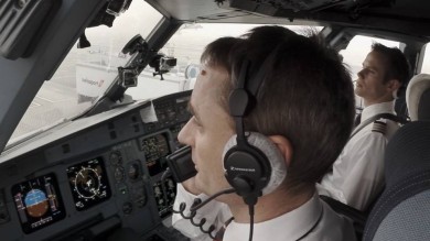 Two SWISS pilots in the cockpit from Zurich to Nice, one is talking on the phone