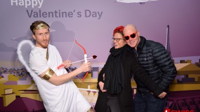 Cupid with people in the SWISS Photobooth