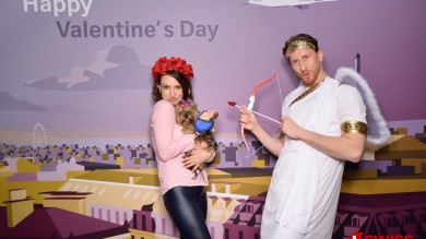Cupid with people in the SWISS Photobooth