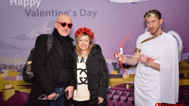 Cupid with people in the SWISS Photobooth