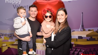 Cupid with people in the SWISS Photobooth
