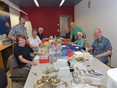 Swissair and SWISS retirees with Karl Laasner (third from right)