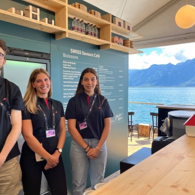 The SWISS Saveurs Café with panoramic view and delicious products from the SWISS Saveurs menu