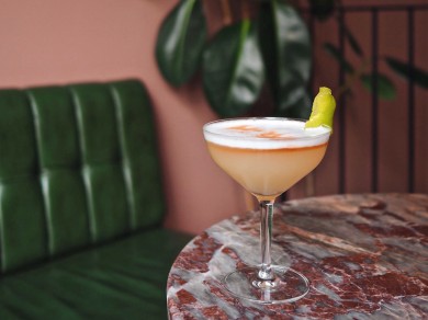 Ein Blickfang: Die Bar Sacchi. 