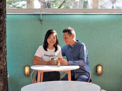 Harry and Carrie share their love of Zurich and of good food. And they know where to find the cosiest cafés and the coolest bars!
