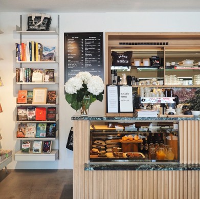 Ein kleines, gemütliches Café im Trendviertel Seefeld: Monocle. 