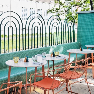 Ein grossartiger Ort, um bei warmen Temperaturen ausgezeichnete Cocktails zu genießen: Die Pool Bar.