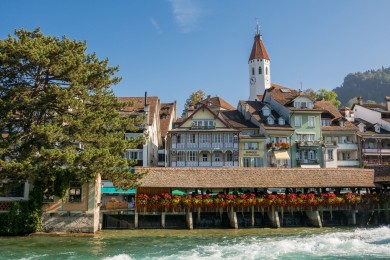 Bummel in der Kleinstadt: Entlang der Aare in Thun.