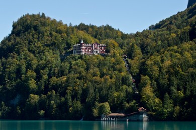Uferweg von Iseltwald nach Giessbach 3  (Grandhotel Giessbach).jpg