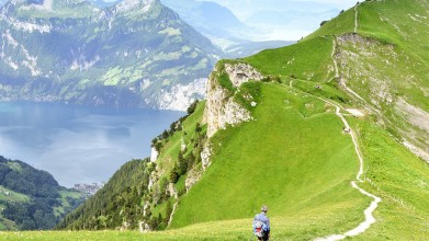 From Klingenstock to Fronalpstock: 360-degree panorama of Central Switzerland.