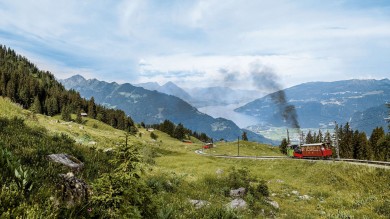 Wide views of the Jungfrau region and Lakes Thun and Brienz.