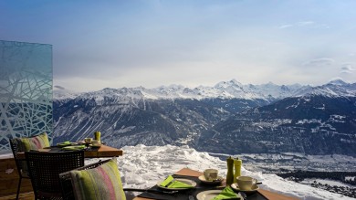 Cinemascope view of the Valais four-thousanders: "Chetzeron" high above Crans-Montana.