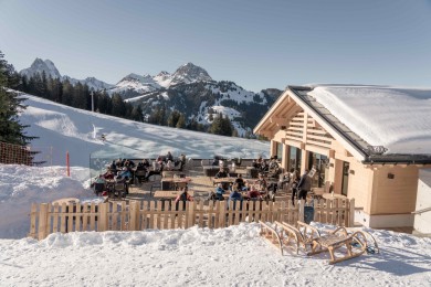 The good life on Gstaad's local mountain: "Eggli Lounge".