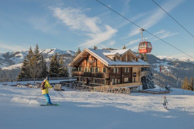 A charming rest stop for snow sports enthusiasts and winter hikers: "Rinderberg Lodge".