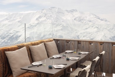 Far Eastern feasting at 2,340 metres above sea level: "The Japanese at Gütsch".