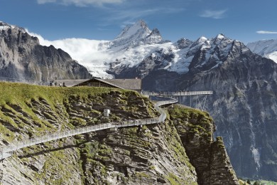 Grindelwald-First-Cliff-Walk-Seitenansicht.jpg