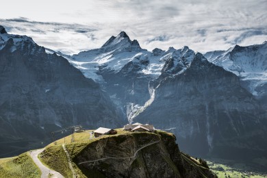 Grindelwald-First-Cliff-Walk-Sicht-auf-Berge.jpg