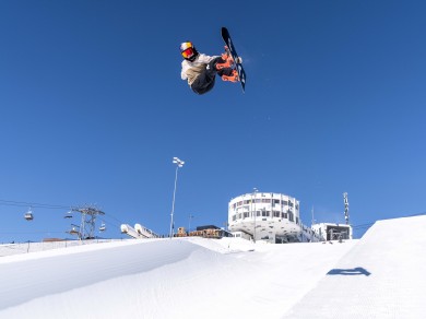 Freestyle & Greenstyle & Lifestyle in weiter, offener Landschaft: Flims Laax. 