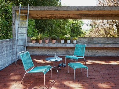 Bezaubern mit ihrem Charme und ihren Farben – die klassischen Gartentische und formschönen Sitzgelegenheiten von Embru. 