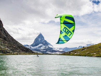 Kitesurfing with a view of the Matterhorn