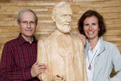 Carl and Veronika Elsener next to the statue of the great-grandfather Karl Elsener I which was created in 2018 by Swiss artist Inigo Gheyselinck on the occasion of the 100th anniversary of the founder’s death.