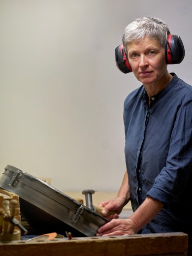 Sabina Schärer building a sound sculpture
