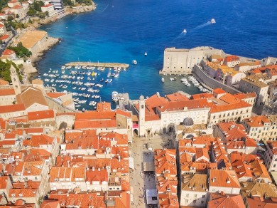 Aerial view of Dubrovnik’s Old Town – Terracotta rooftops, the historic harbor, and centuries of maritime power in one panorama.