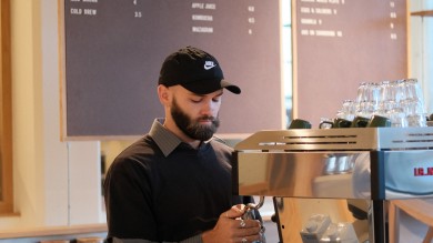 #11 Allpress Coffee Roasters: Ein helles, luftiges Café im historischen Art-Deco-Gebäude Redfern im Manchesterer NOMA-Viertel, das für seinen erstklassigen Espresso und leckere Sandwiches bekannt ist.