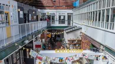 #15 Manchester Craft and Design Centre: Ein lebendiges viktorianisches Gebäude, in dem unabhängige Künstler handgefertigten Schmuck, Keramik, Kunst und Designstücke präsentieren – ideal, um einzigartige Werke zu entdecken und lokale Talente zu unterstützen.