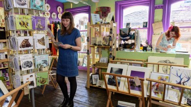 #16 Afflecks: Ein einzigartiges Paradies für Vintage-Kleidung, besondere Geschenke, alternative Mode und aussergewöhnliche Wohnaccessoires in einem historischen Marktplatz – ideal, um etwas Einzigartiges zu finden.