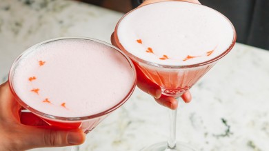 Nur einen Steinwurf entfernt von Manchesters pulsierender Kulturszene, bietet dieser Ort die perfekte Gelegenheit, einen exquisiten Cocktail zu geniessen.