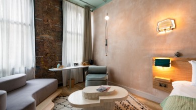 Die Zimmer des Hotels vereinen industriellen Chic mit modernem Komfort und Retro-Stil.