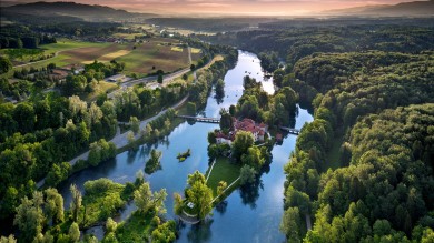 7_Feel like royalty and spend the night in Otočec Castle.jpg