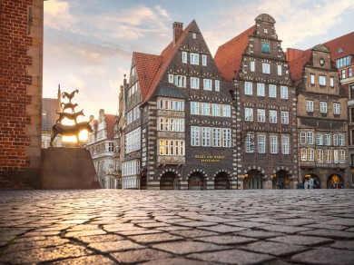 Historic facades and the famous Town Musicians statue in the heart of Bremen.