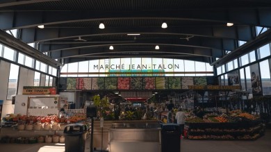 Der Marché Jean-Talon ist ein lebendiger Treffpunkt für lokale Spezialitäten und kulinarische Entdeckungen.